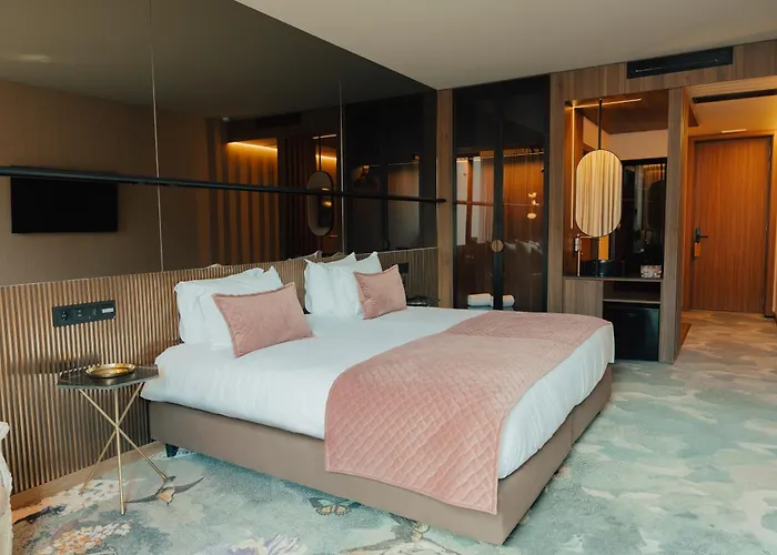 Отель Leiriartem By Grupo Quinta Dos Lagos